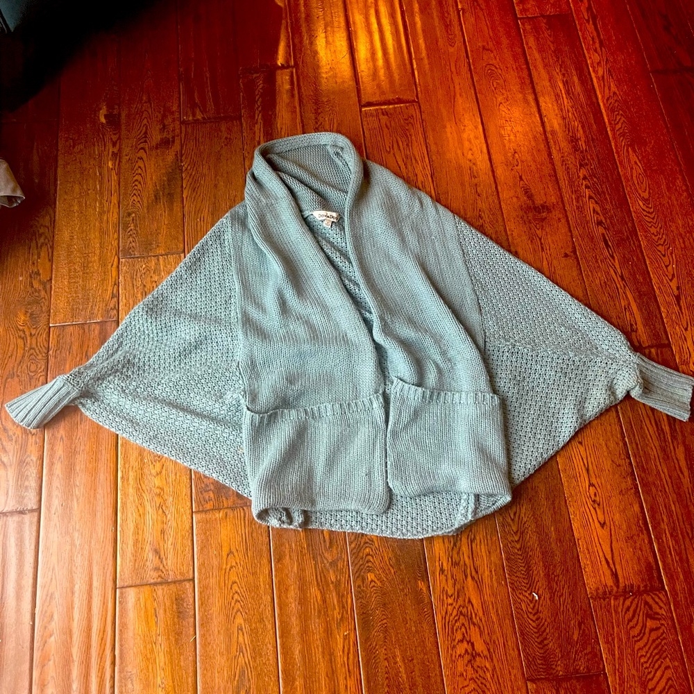 Davi & Dani poncho sweater